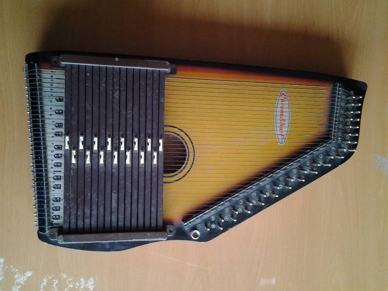 lot 6 image: Chrom A Harp 22x12