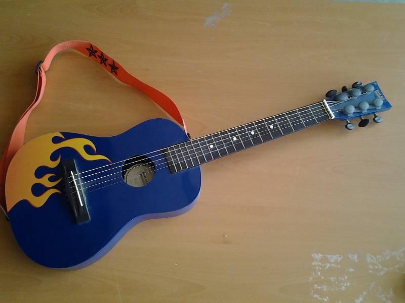 lot 11 image: First Act Guitar 31 Inch