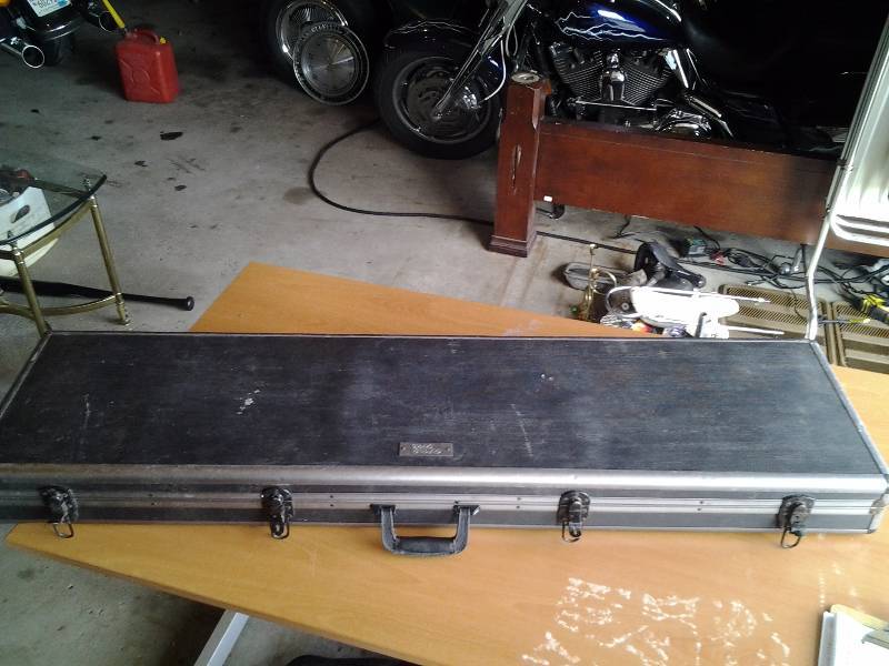 lot 14 image: Guide Series Hard Side Padded Case 13 12 x 52 12 x 4 12