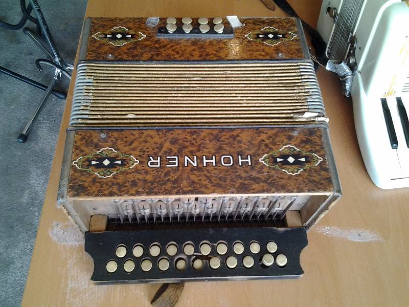 lot 23 image: Vintage Hohner Accordian