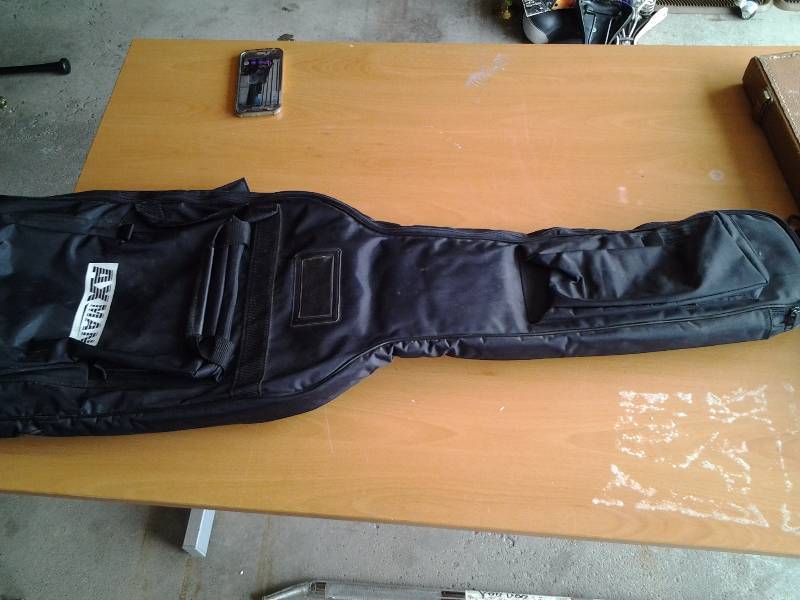 lot 26 image: Axman Soft Side Guitar Case 44 Inches