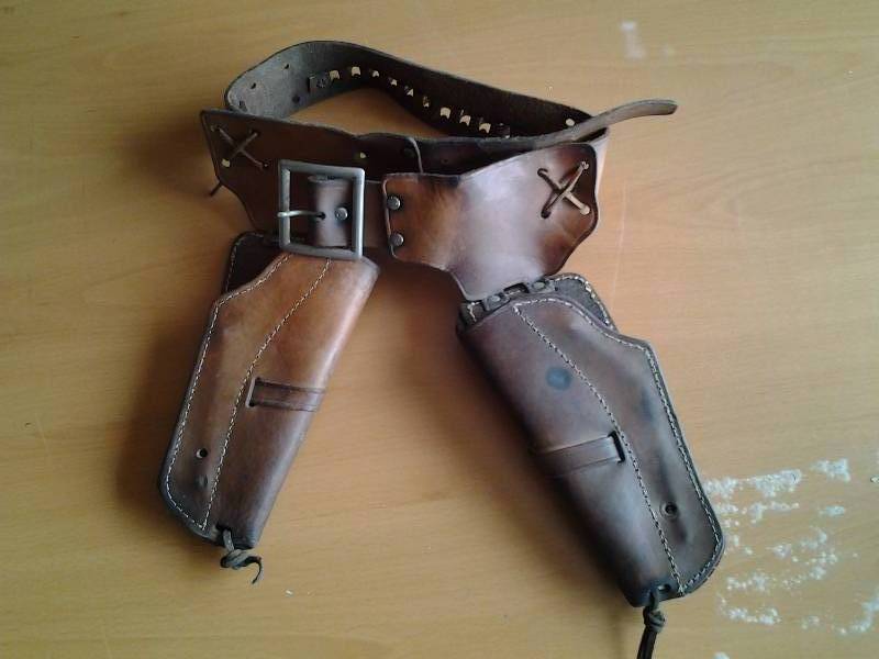 lot 33 image: Leather Pistol Holsters (Small)