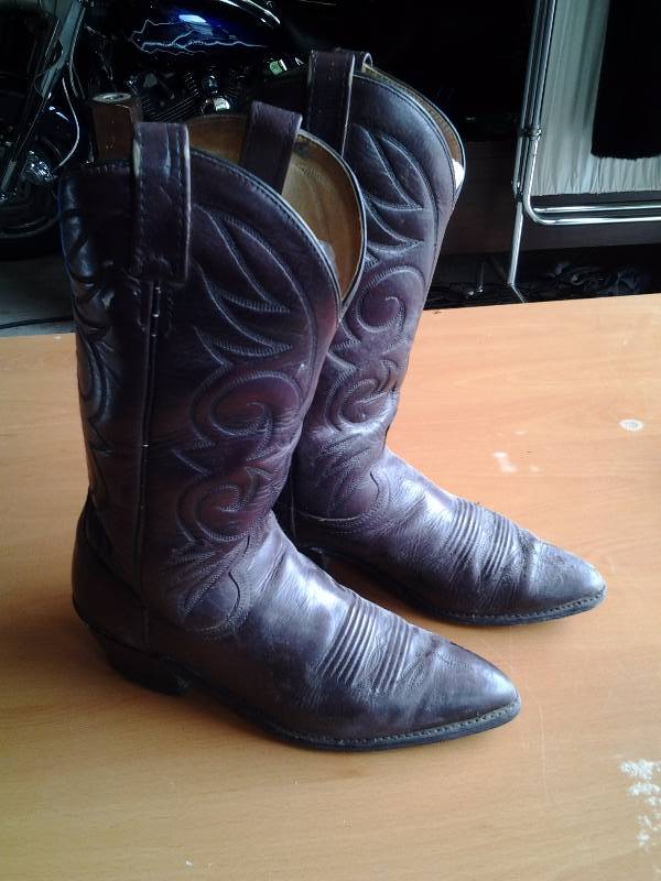 lot 36 image: Mens Leather Cowboy Boots Size 8 12