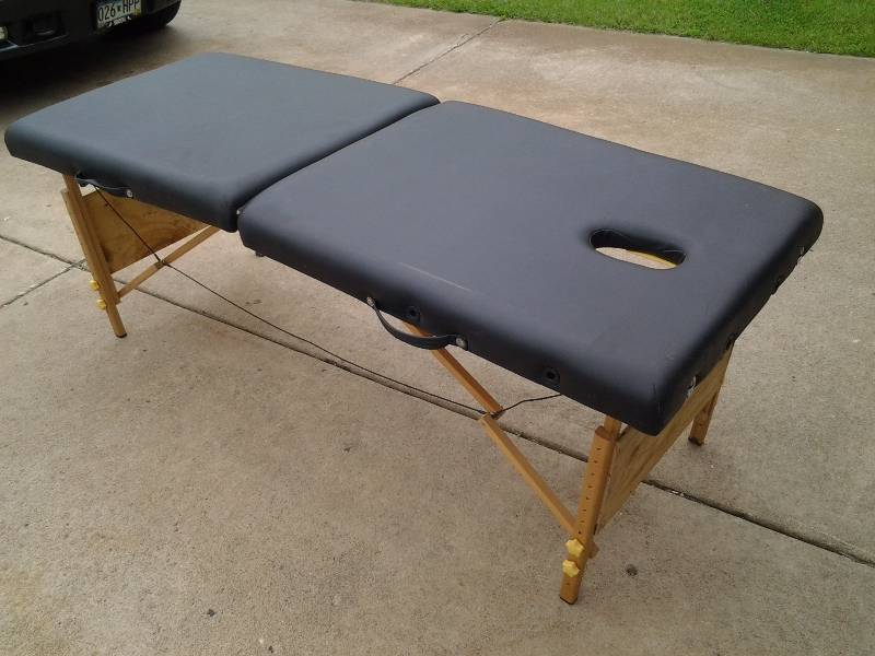 lot 37 image: Portable Massage Table