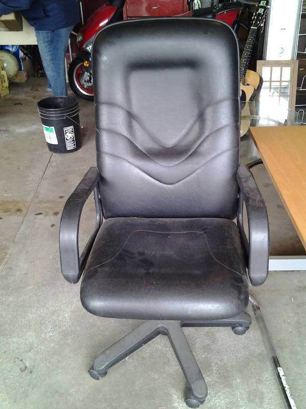 lot 38 image: Executive Office Chair