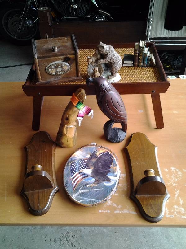lot 44 image: Wood Tray, Wood Decor, Sconces, Eagle, Home Interior Curious Cubs Figurine