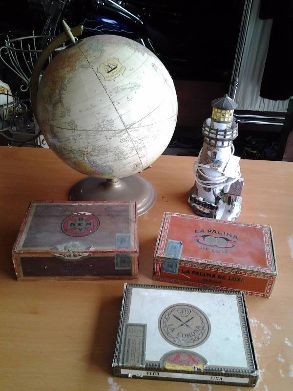 lot 53 image: Globe (12 Inch Cram Antique), Santas Work Bench Collection (2003 Grande Point Light House), 3-Cigar Boxes
