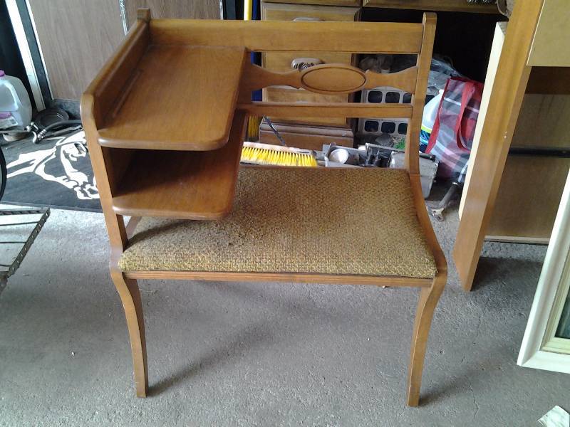 lot 68 image: Vintage Telephone Bench (Nice & Sturdy) 28x19x32