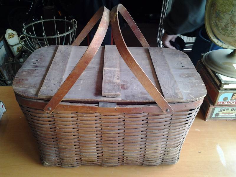 lot 73 image: Vintage Woven-Wood Picnic Basket 20x136x11