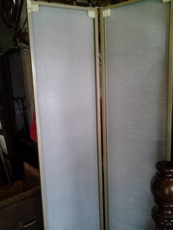 lot 83 image: Mirrored Bi-Fold Closet Door 36x78