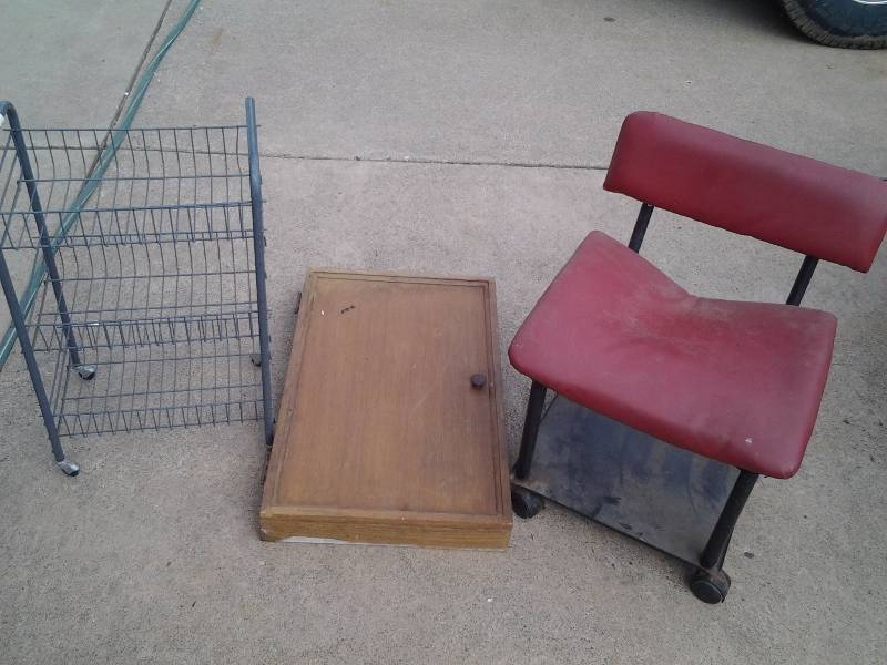 lot 91 image: Key Cabinet, Rolling Shelf, Mechanics Rolling Chair-Needs New Seat