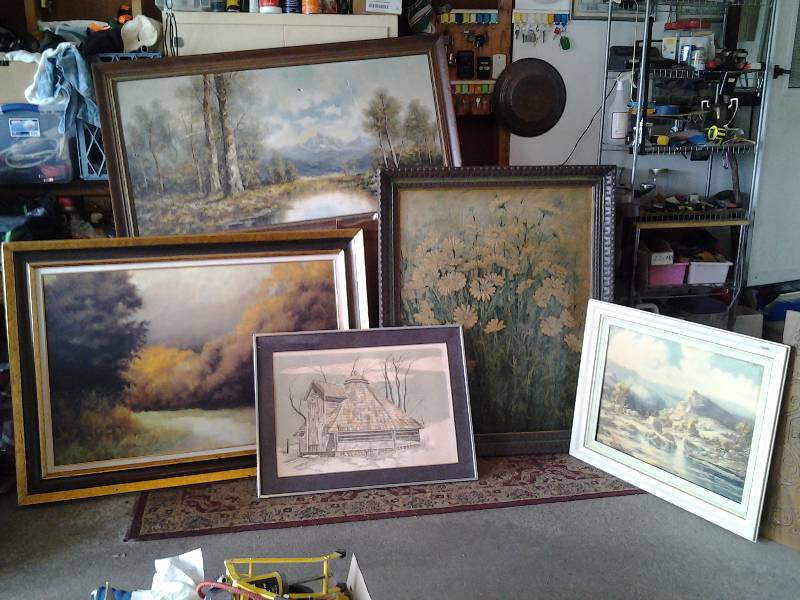 lot 93 image: Large Lot Of Sofa Prints & Vintage Frames