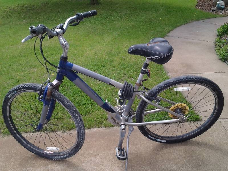 lot 98 image: Trek Mens Bike (Has Damage)