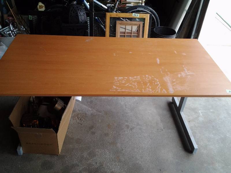 lot 118 image: 5 Foot X 2 12 Foot Work Table
