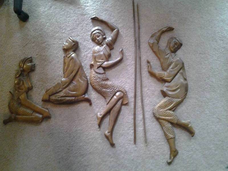 lot 122 image: Wood Wall Hanging Sculptures