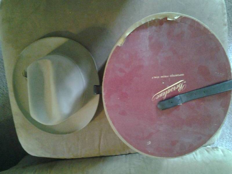 lot 132 image: Borsalino Picture Hat Box With Portis Hat Size 7 14