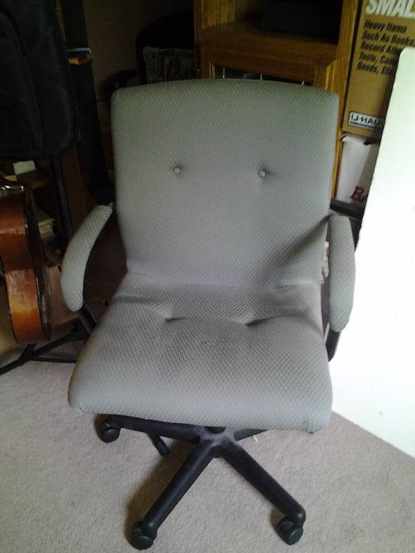 lot 138 image: Office Chair