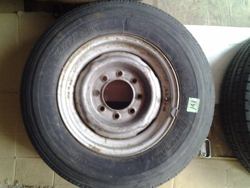 lot 148 image: Bridgestone Tire LT2257516 On Wheel 50%