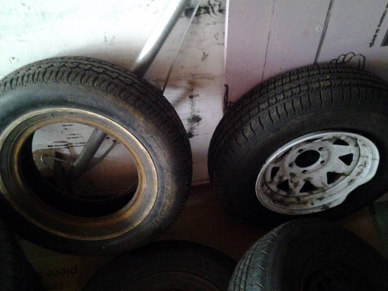 lot 151 image: Firestone P1858013 & Carlisle Trailer Tire ST 2057514