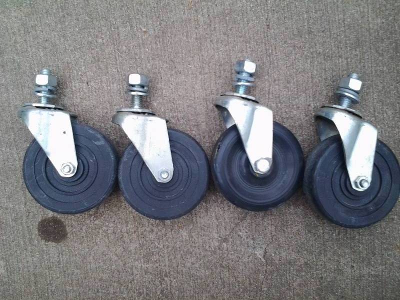 lot 153 image: 4-4 Inch Composition Casters
