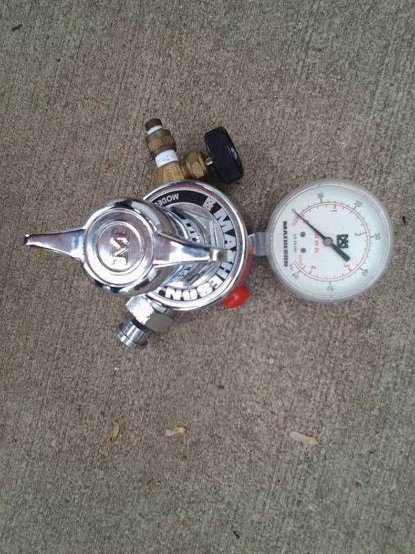 lot 158 image: Single Welding Regulator & Older Double Oxy-Acetylene Regulator