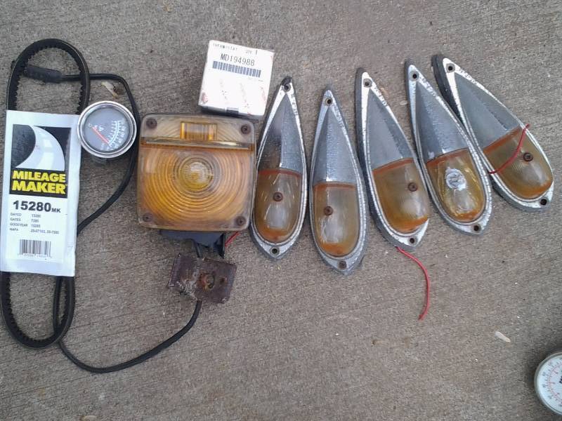 lot 161 image: Trailer Related, 5 Lights, Taillight, Themostat & V-Belt