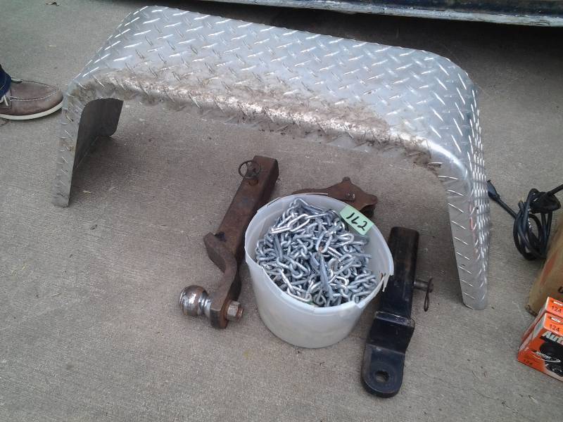 lot 162 image: Tire Chain Kit For 8.55-14 & 15 New, 2 Receiver Hitches 2 Inch, Diamond Plate Trailer Frnder