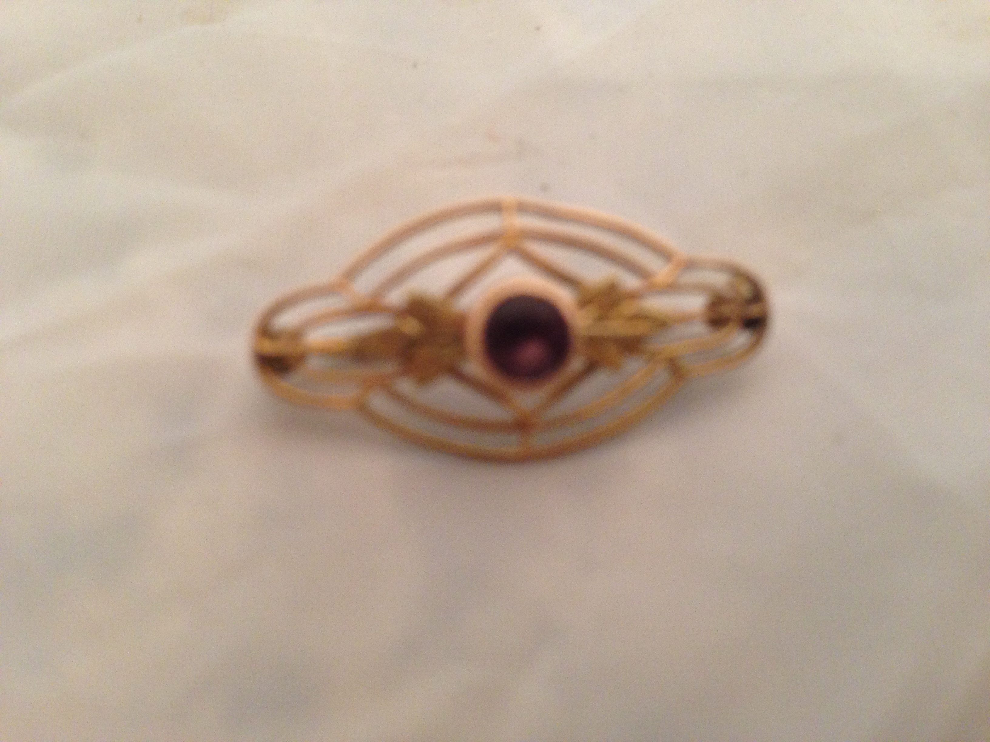 lot 38 image: 10K Gold Ameythst Pin Brooch