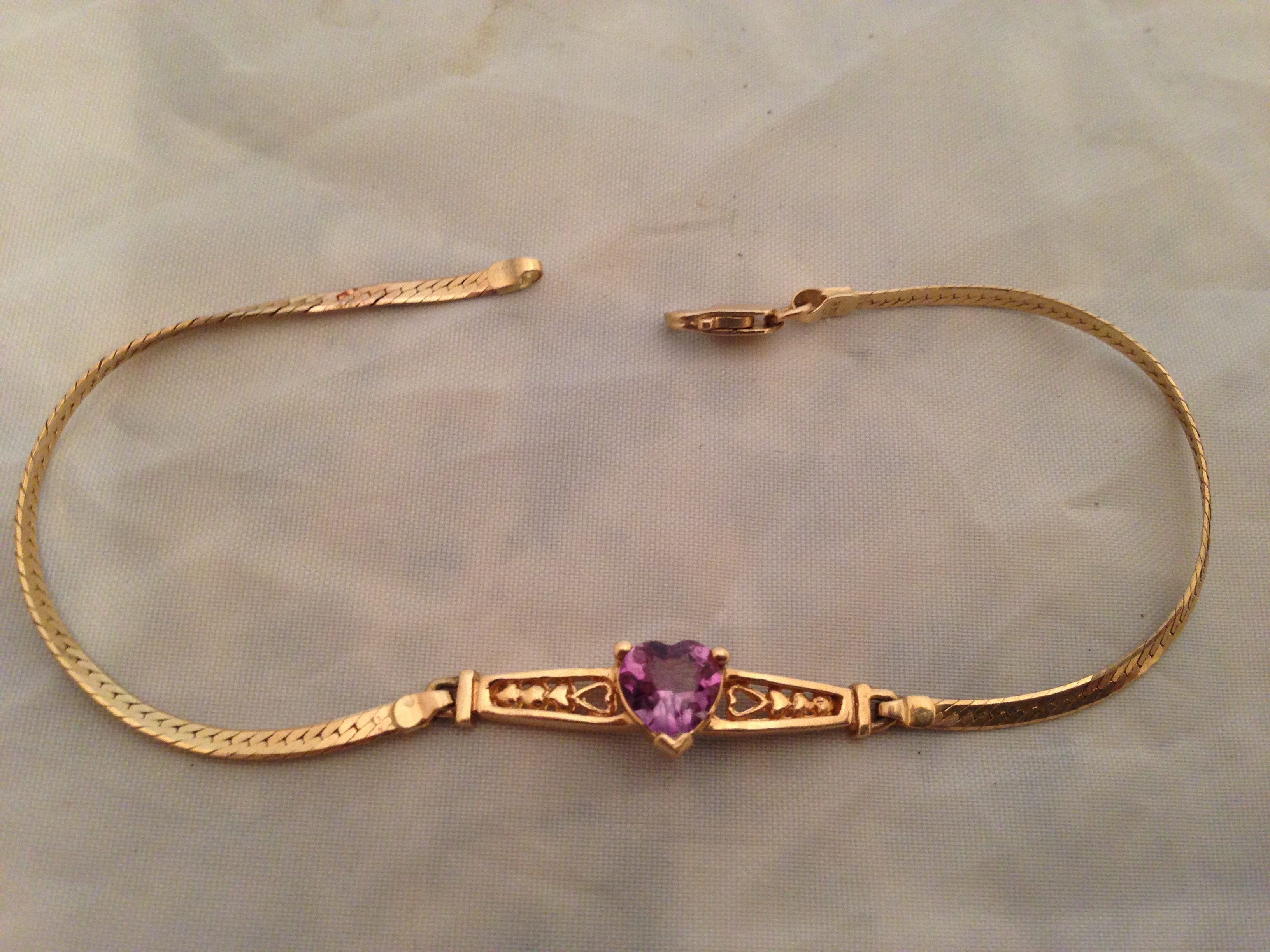 lot 39 image: 14K Gold & Amethyst Bracelet
