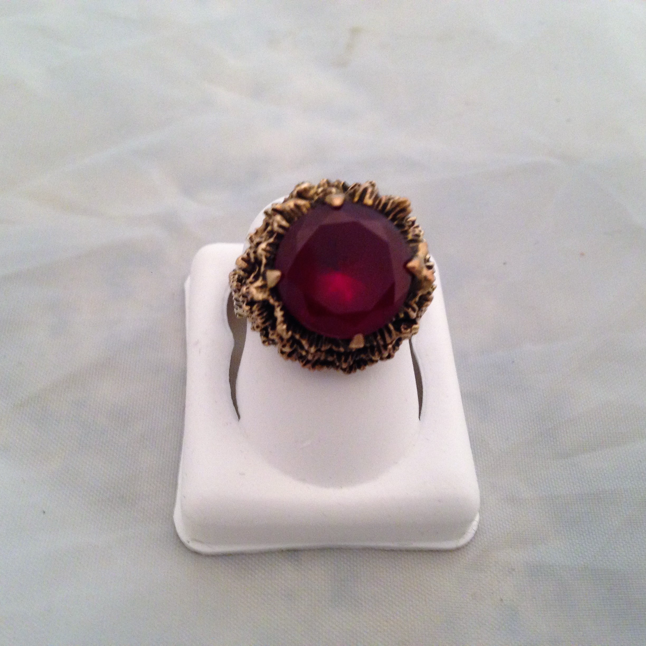 lot 41 image: 10K Gold Red Stone Ring