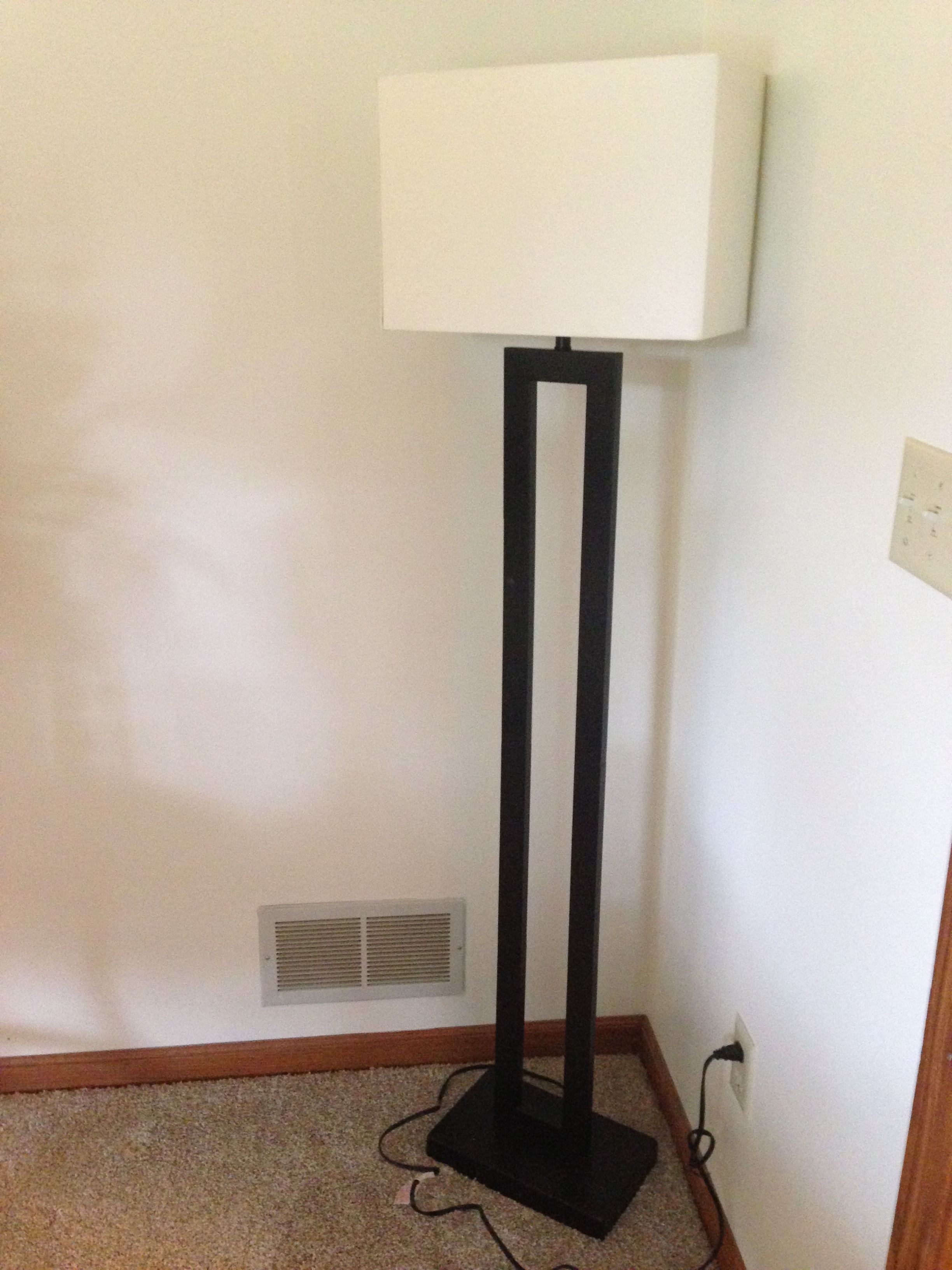 lot 5 image: Black Floor Lamp