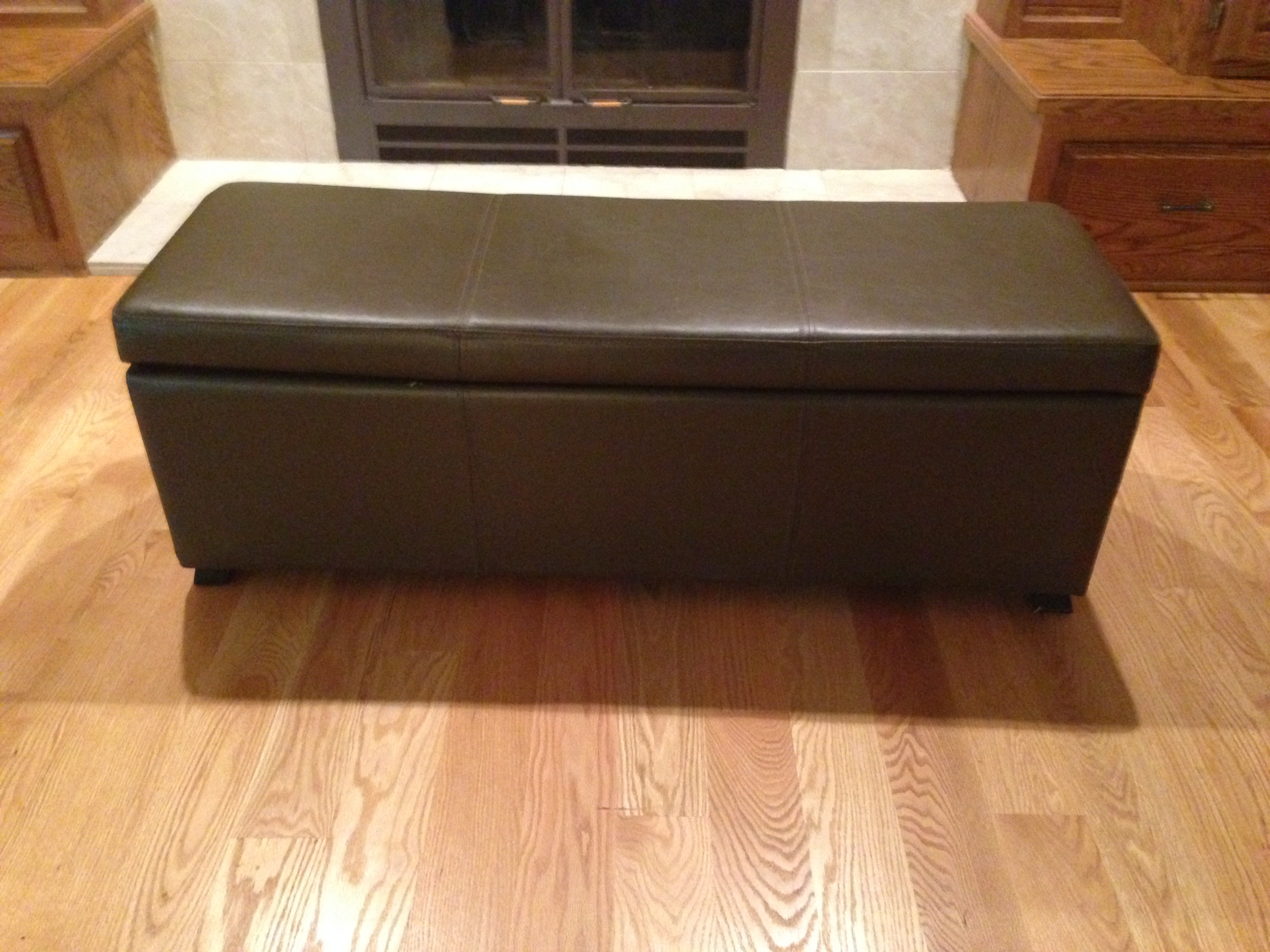 lot 9 image: Storage Bench