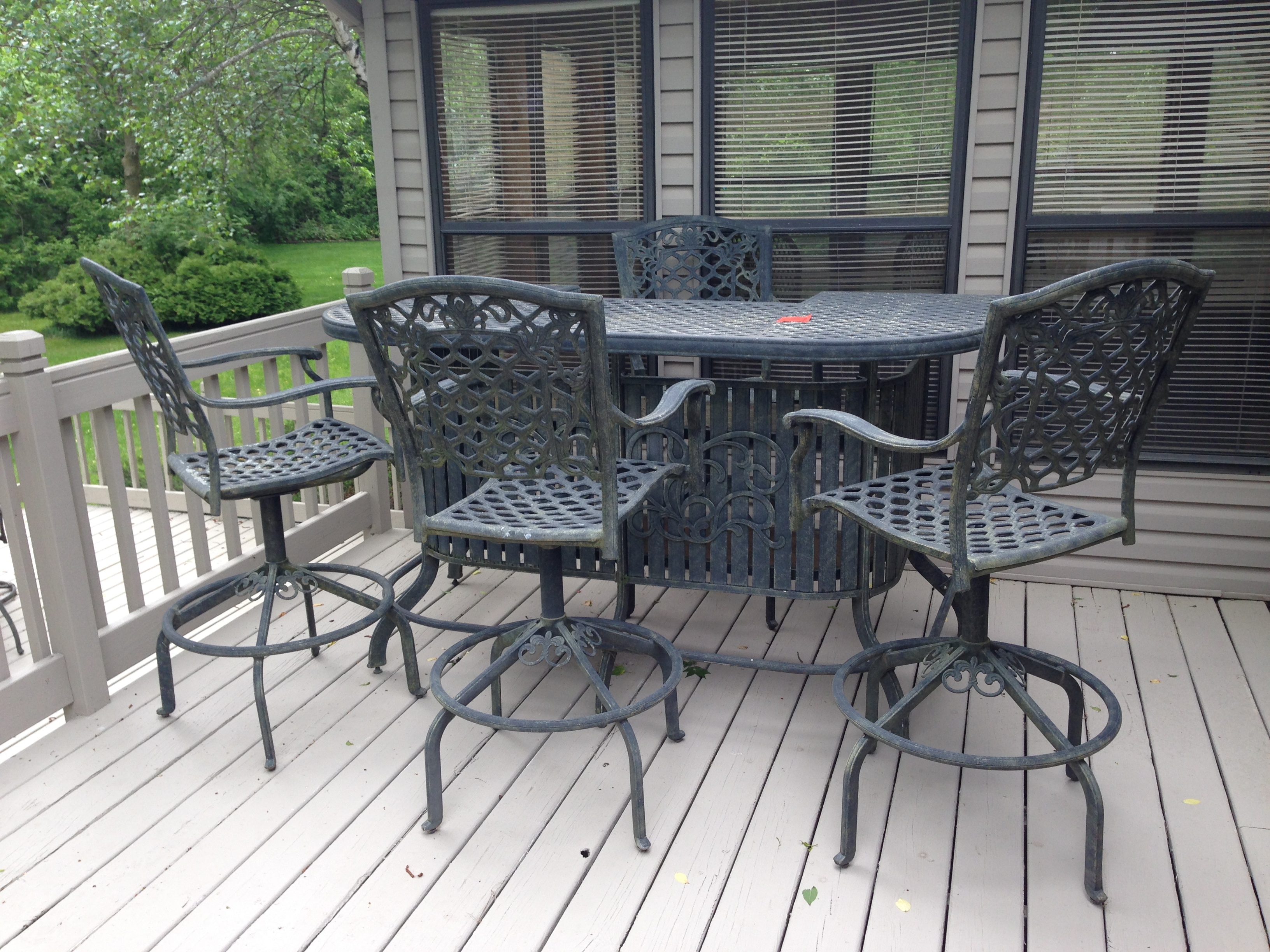 lot 12 image: Patio Bar & Chairs