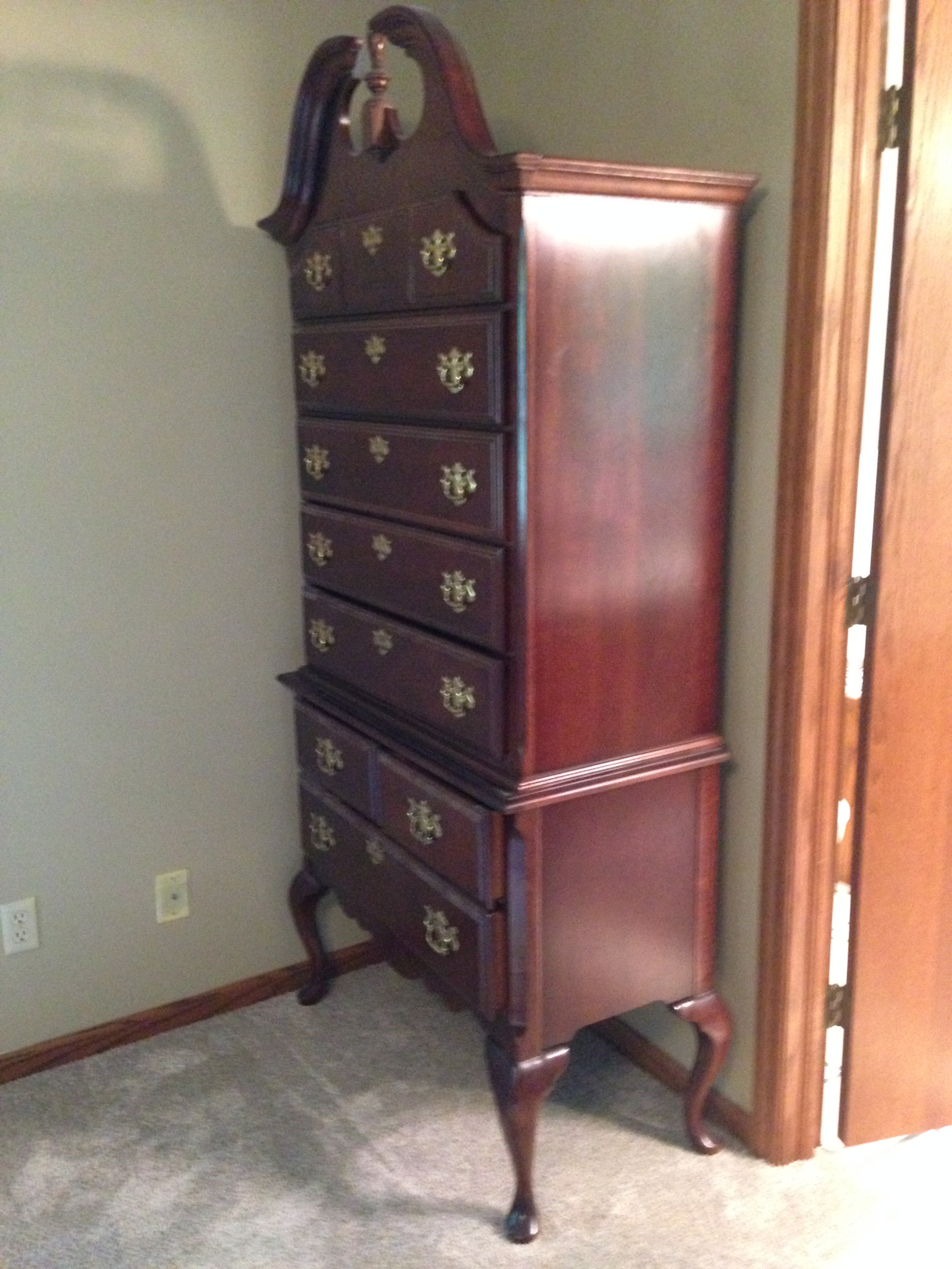lot 10 image: Chest of Drawers