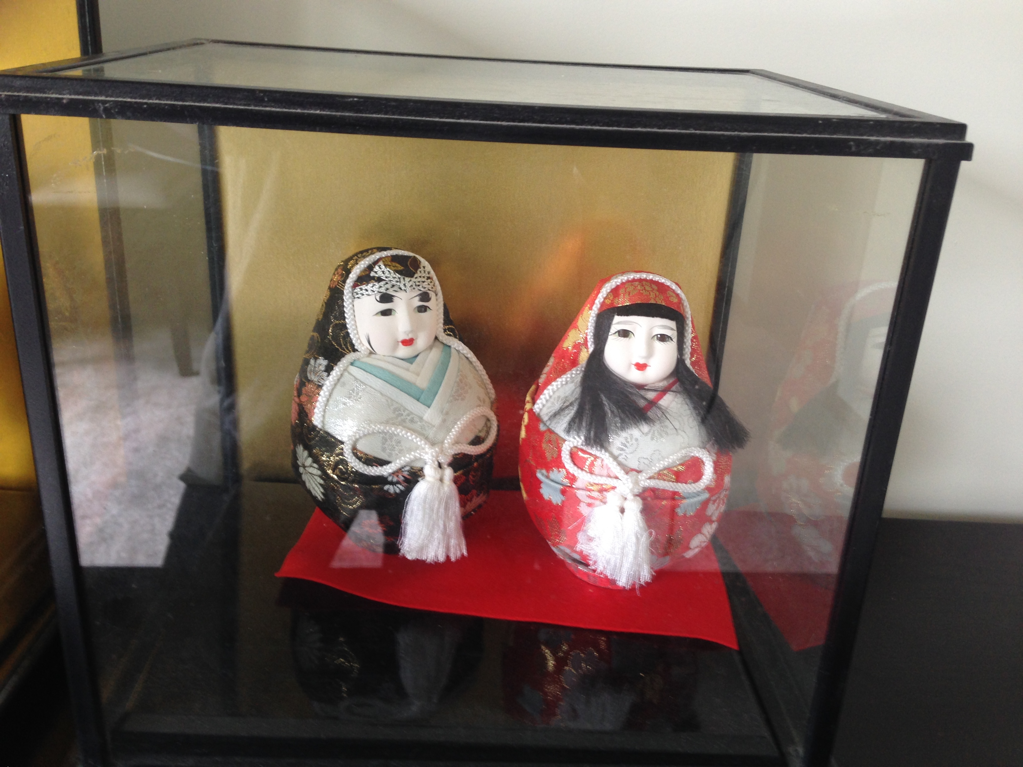 lot 48 image: Asian Dolls Figurines in Cases