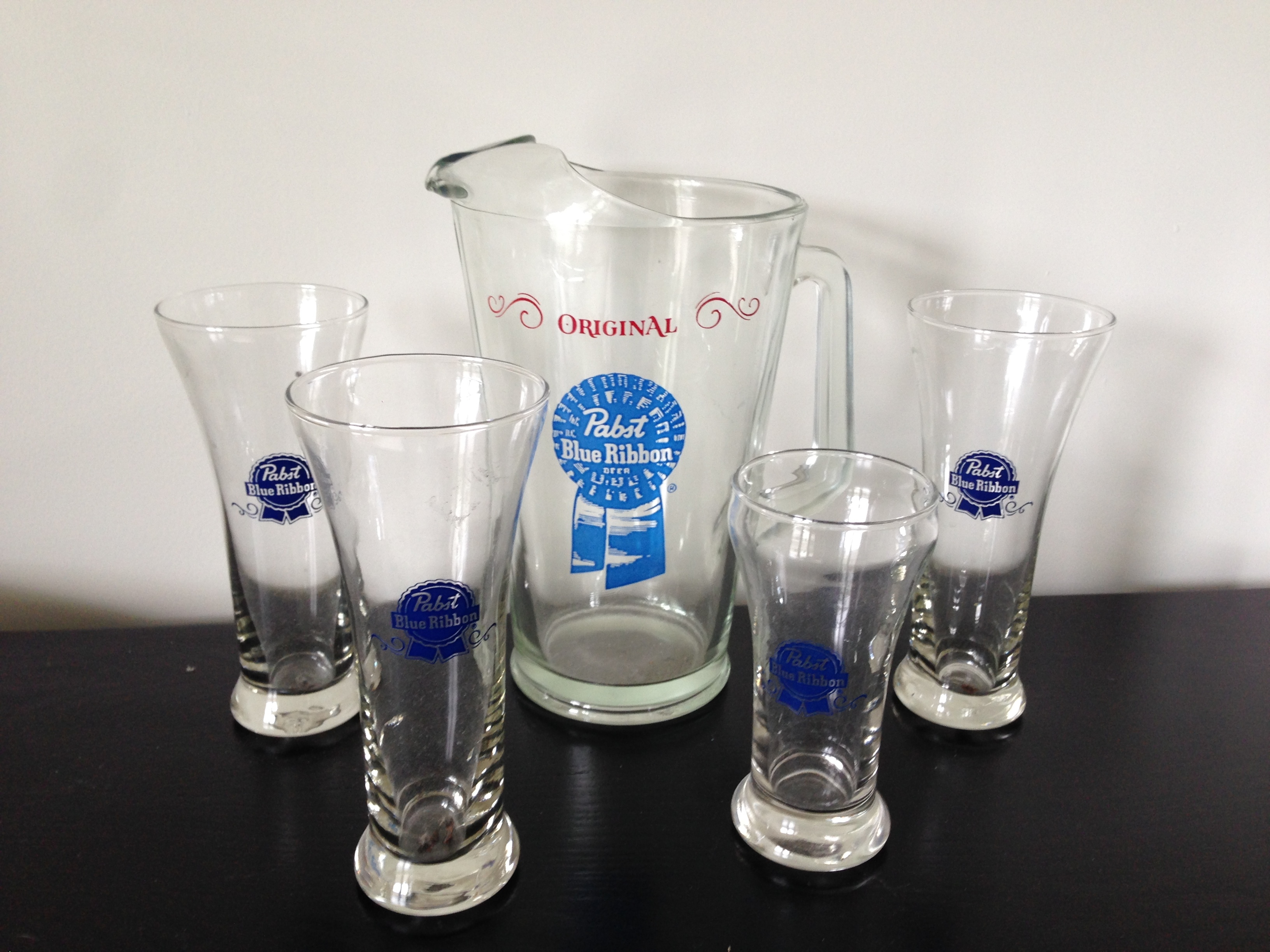 lot 65 image: Pabst Blue Ribbon Pitcher & Glasses