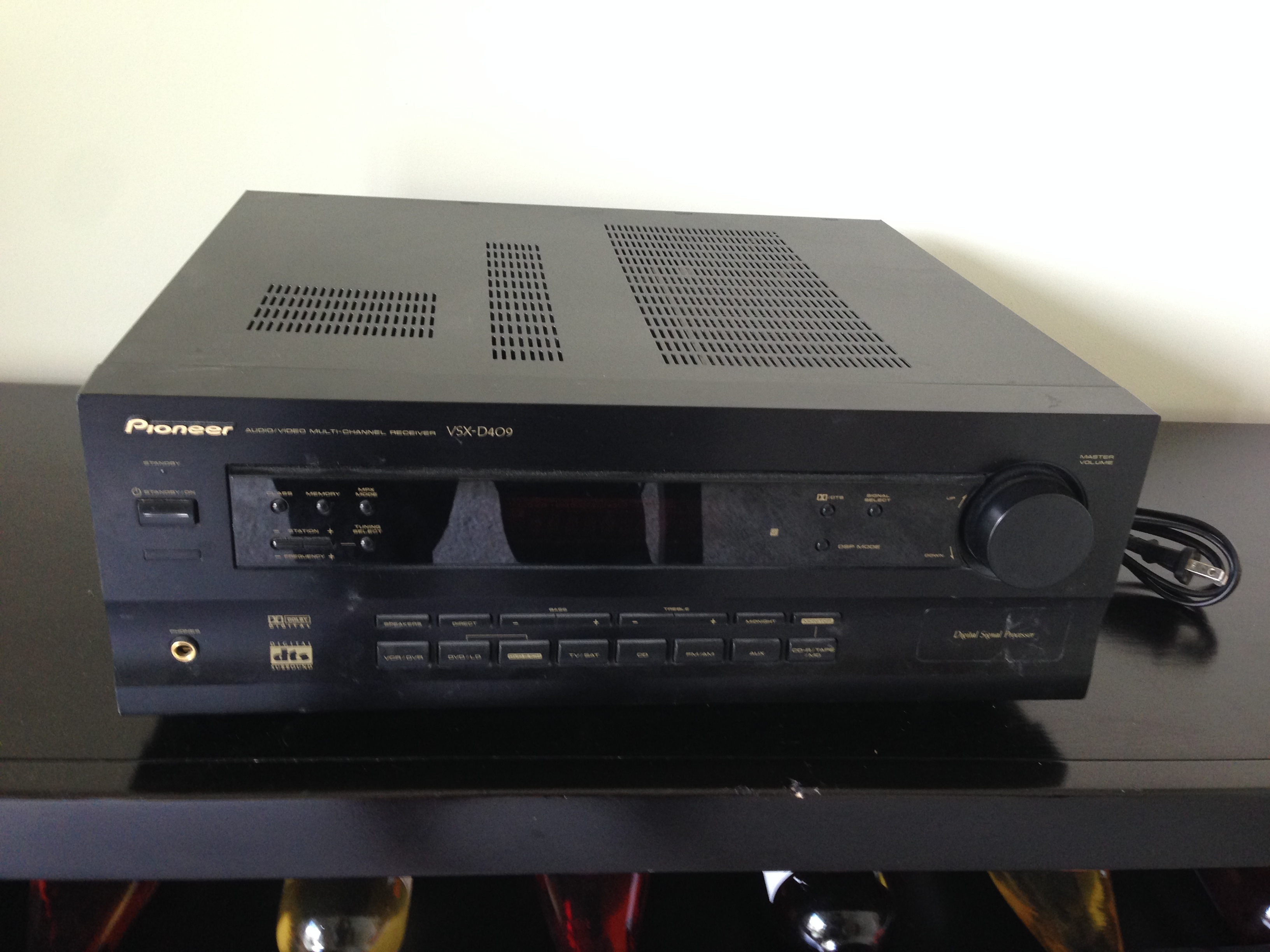 lot 84 image: PIONEER VSX-D409 Receiver