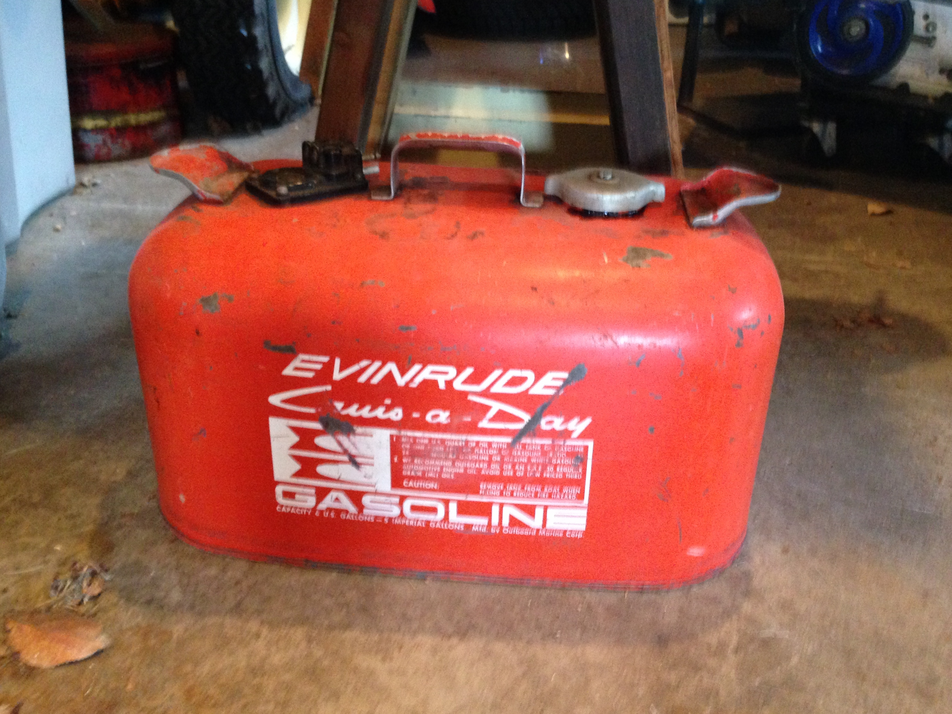 lot 103 image: Evinrude Sportwin Boat Motor & Gas Tank