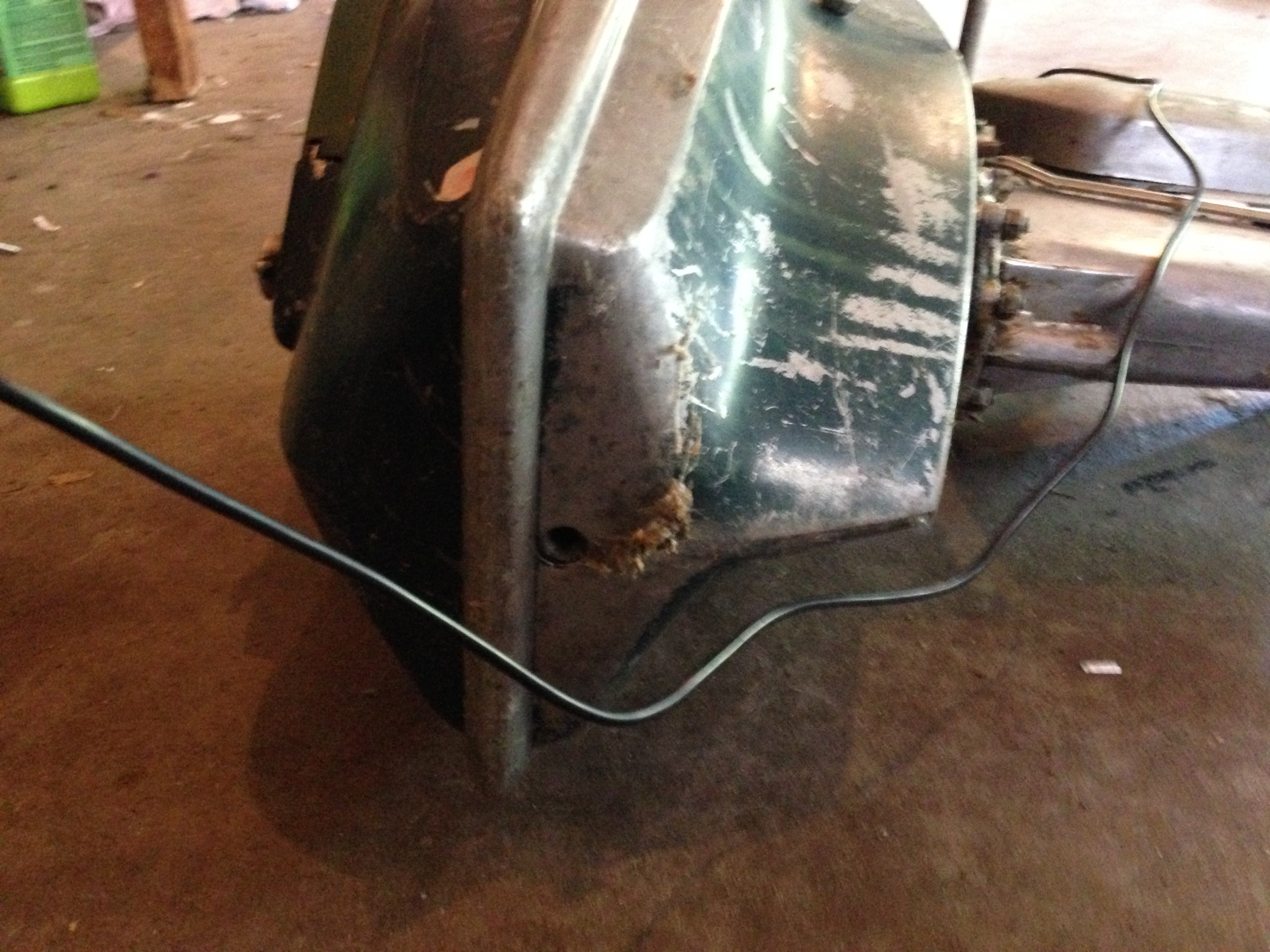lot 104 image: Vintage Unknown Brand Boat Motor
