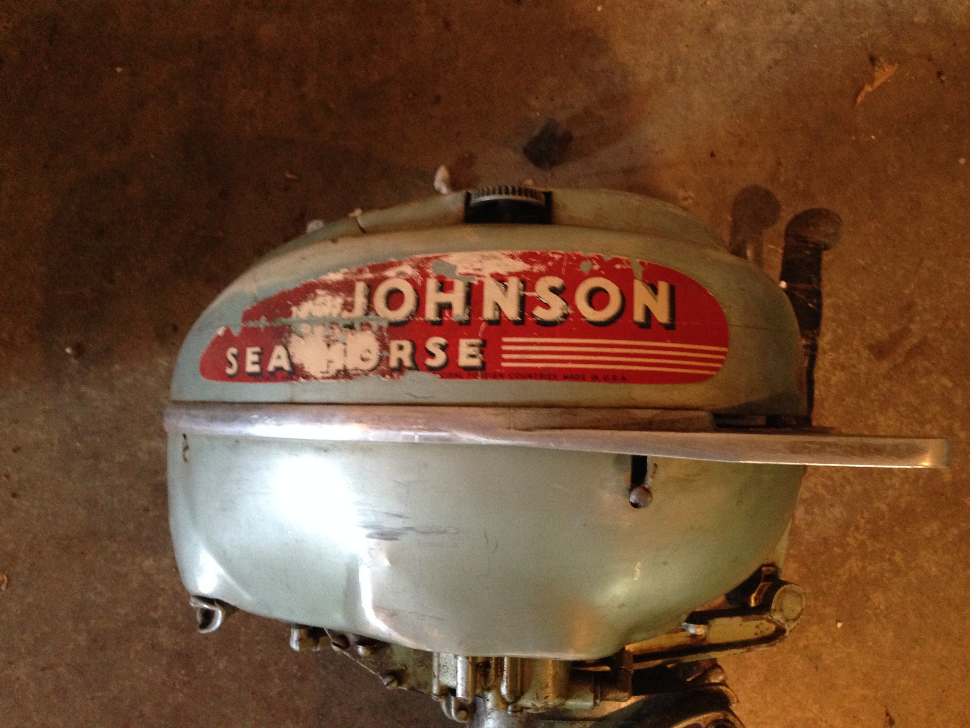 lot 107 image: Vintage Johnson Sea Horse Boat Motor