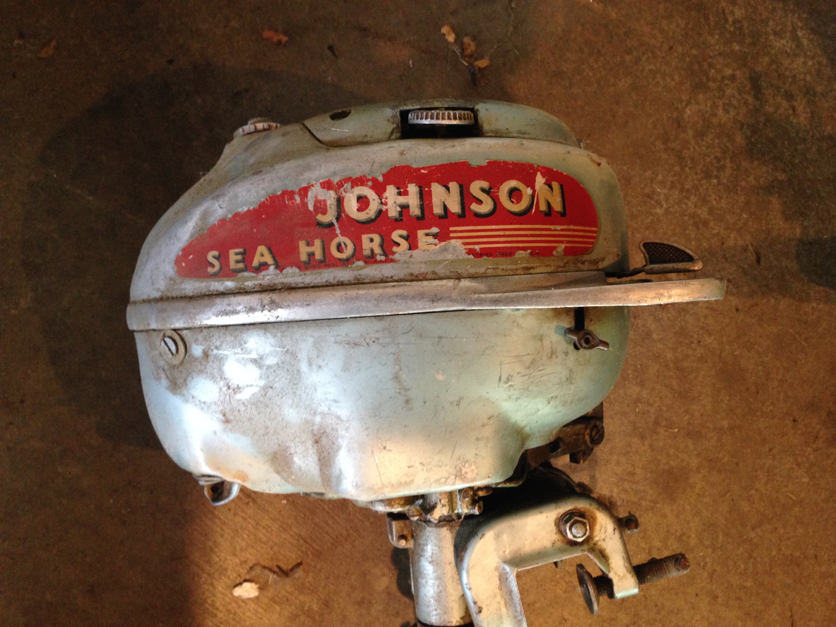 lot 109 image: Vintage Johnson Sea Horse Boat Motor