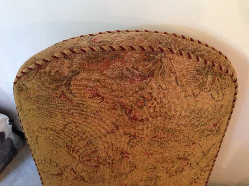 lot 117 image: 2 Upholstered Accent Dining Chairs