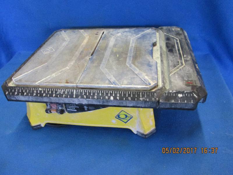 lot 10 image: Qep 650xt 7 tile wet saw. Powers o...