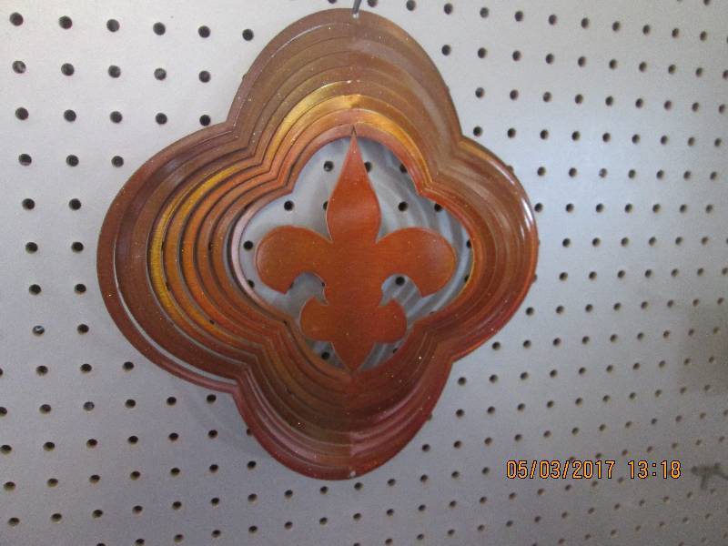 lot 18 image: Metal copper tone wind spinner. 11....