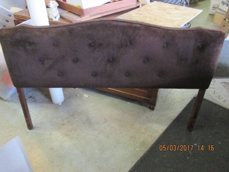 lot 24 image: Brown button cloth headboard. About...