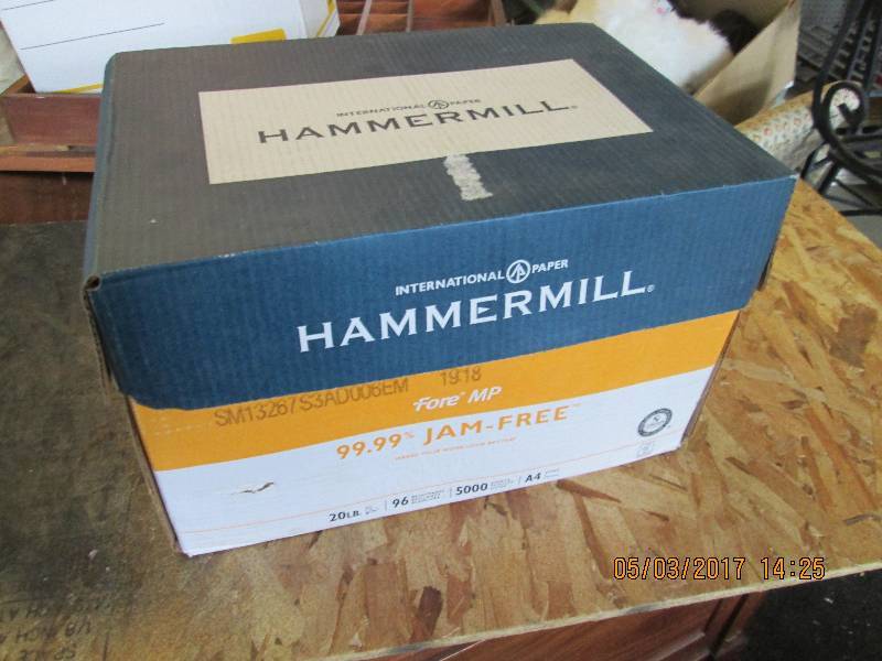 lot 25 image: Case of 10 reams printer paper. 500...
