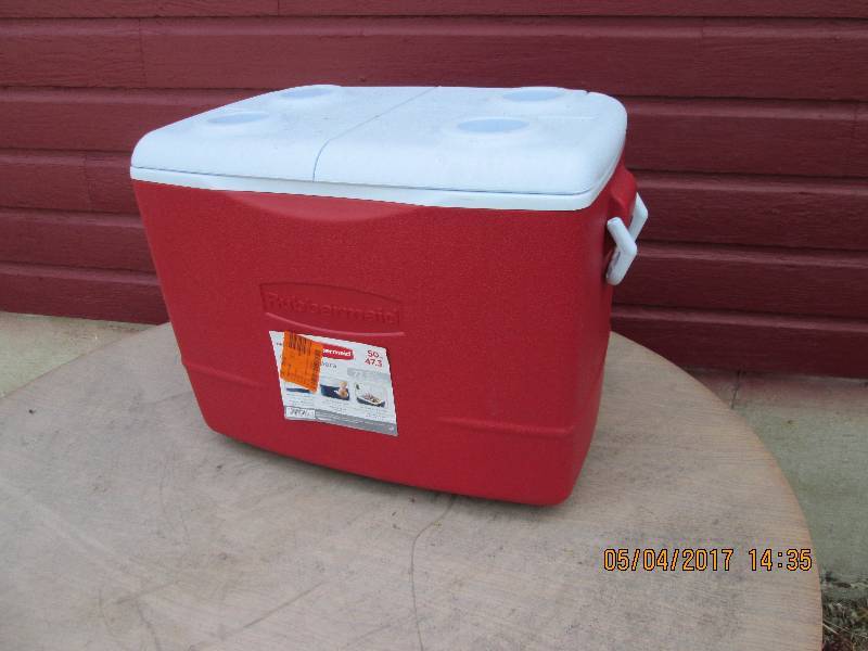 lot 39 image: 50 qt cooler with split lid....
