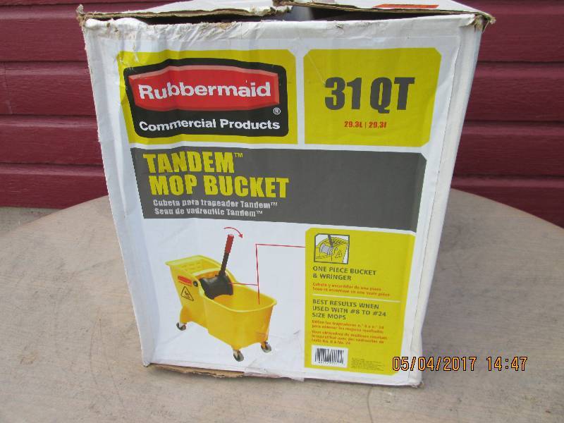 lot 41 image: 31 qt tandem mop bucket. Open box. ...