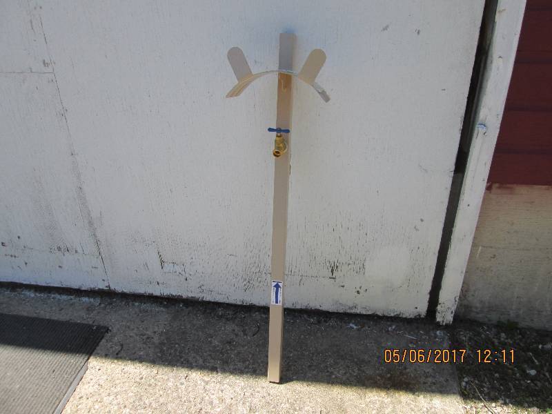 lot 48 image: Steel free standing hose stand with...