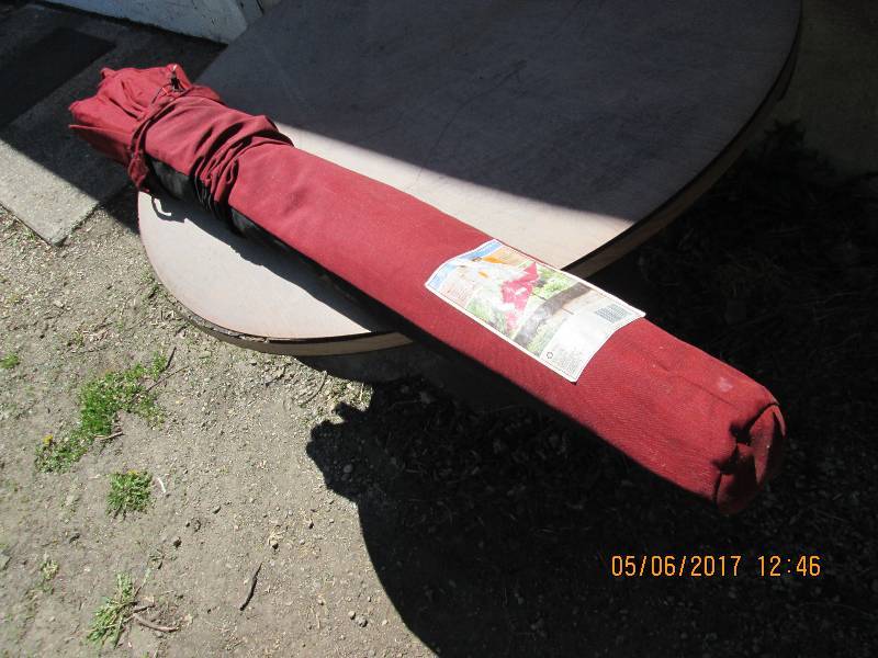 lot 56 image: 9ft tilting umbrella with storage b...